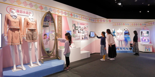 アイカツプラネット！(台本や衣装・小道具の展示に加え、制作の裏側を紹介するメイキングシーンも紹介！)